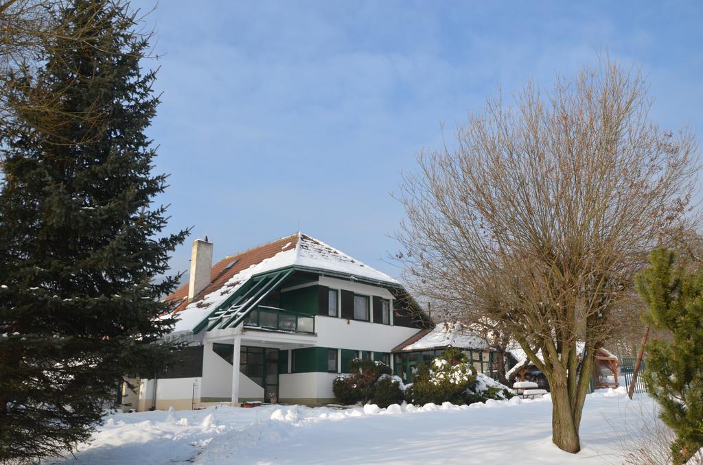 Penzion Horal Osek  Exterior photo